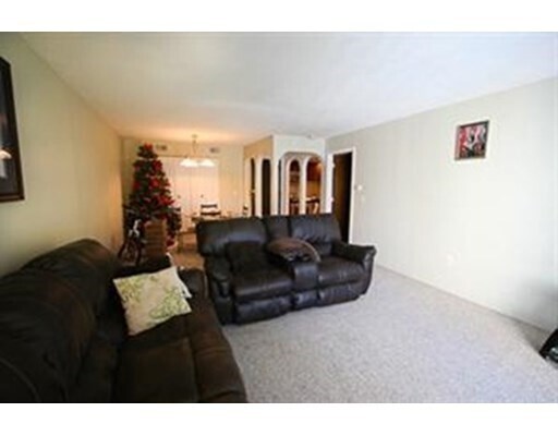 Building Photo - 12 Shadowbrook Ln