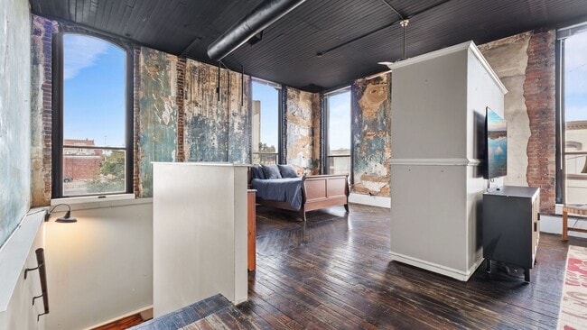 Building Photo - Downtown Loft for Lease