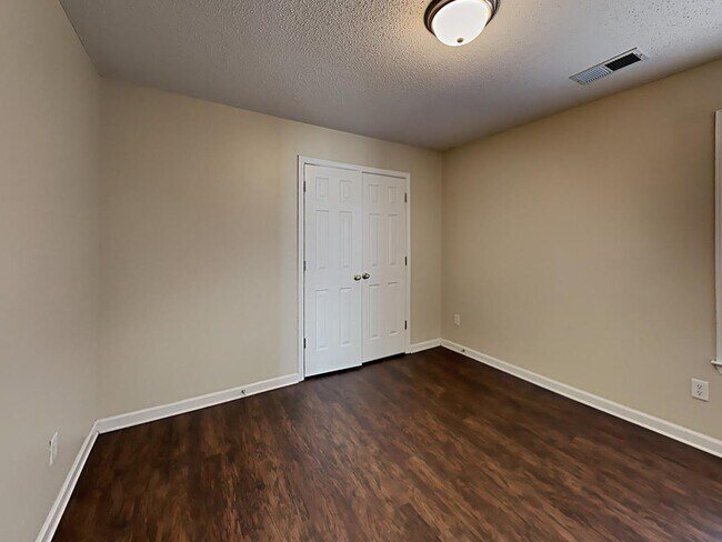 Building Photo - 1020 Stable Run Dr