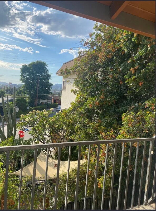 Foto del edificio - 1630 Griffith Park Blvd