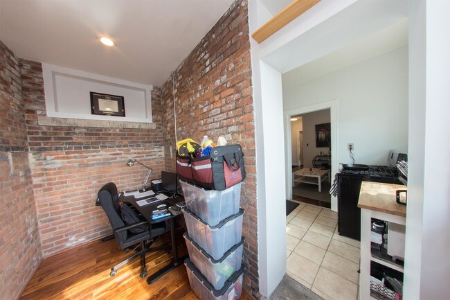 Building Photo - 484 Brainard St