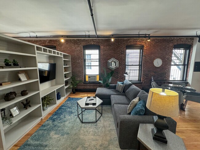 Building Photo - 19 Stanhope St