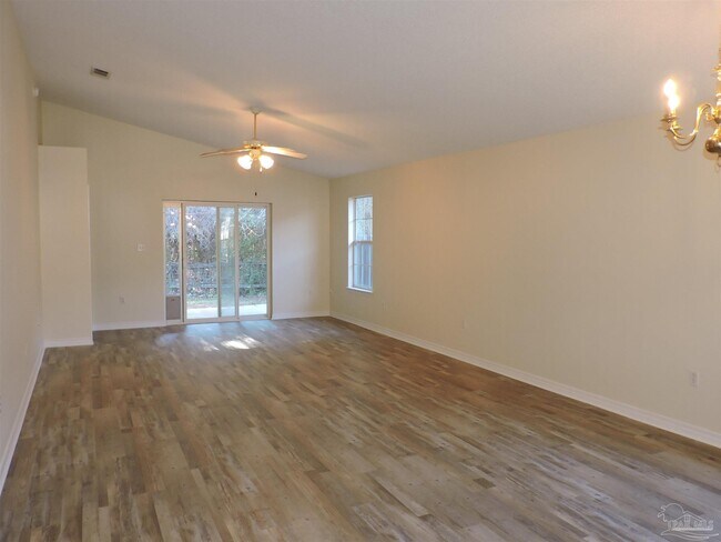 Foto del edificio - 2513 Gulf Breeze Ave