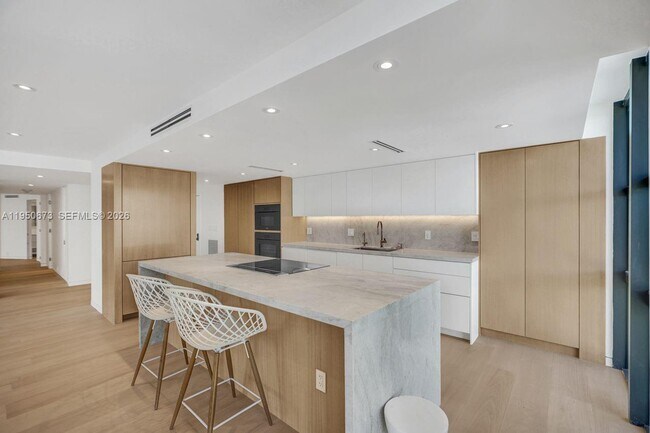 Building Photo - 1111 Crandon Blvd