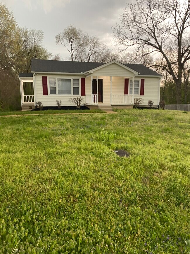 809 Virginia Ave 3 bedrooms 2 bath with attached garage - 809 Virginia Ave