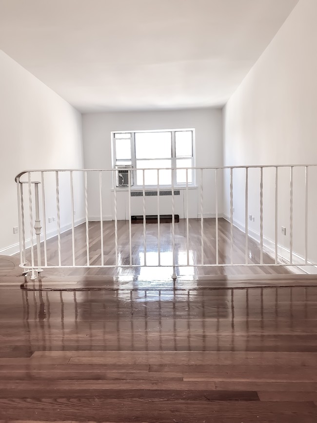 Building Photo - 360 W 55th St