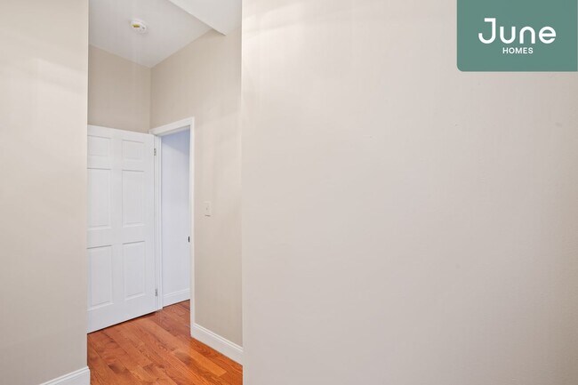 Building Photo - Twin room in 2-bed/1.0-bath Home