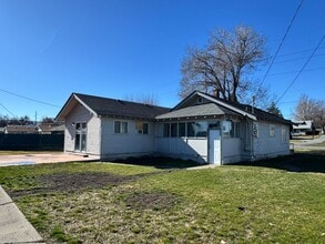 Building Photo - 1301 S 16th Ave