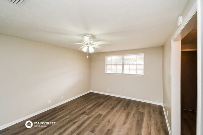 Building Photo - 2303 Courtney Dr
