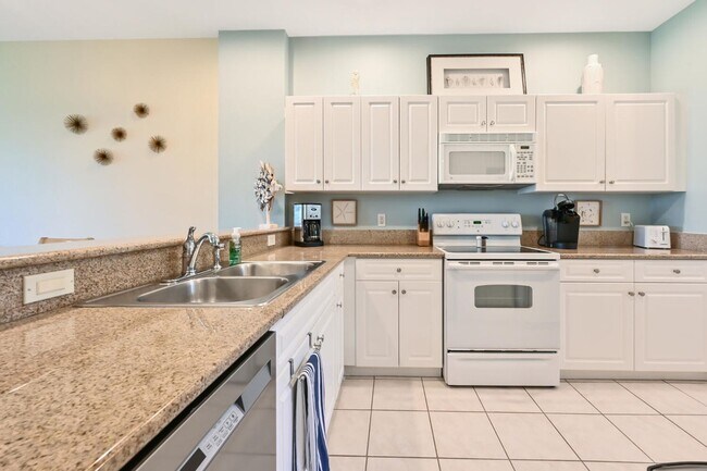 Building Photo - **LELY RESORT**GREENLINKS GOLF COURSE**FRE...