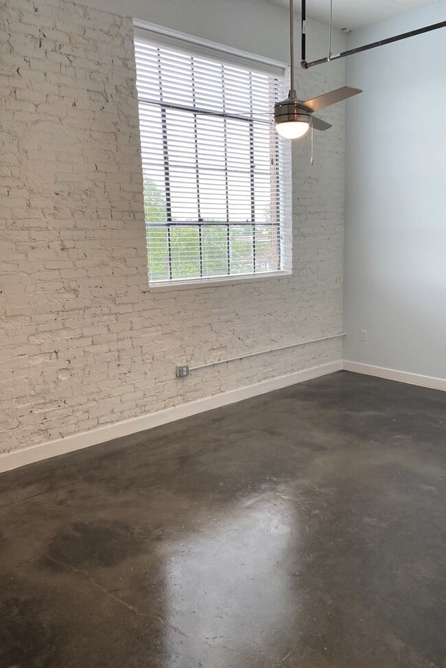 Building Photo - 410 Wellons St