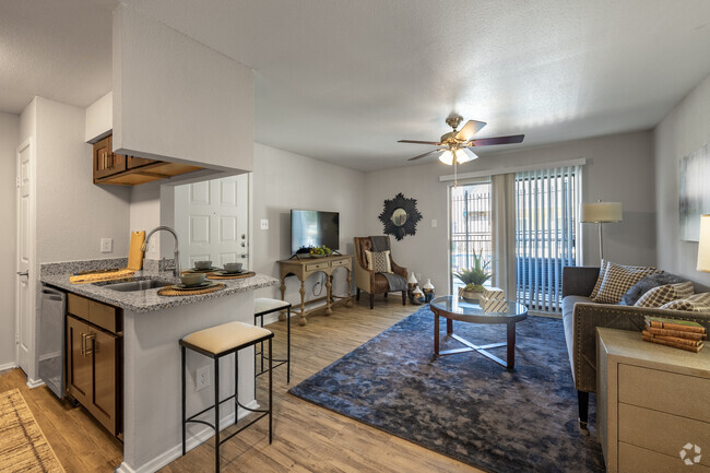 1BR, 1BA - 625SF - Dining - Village Green Apartments