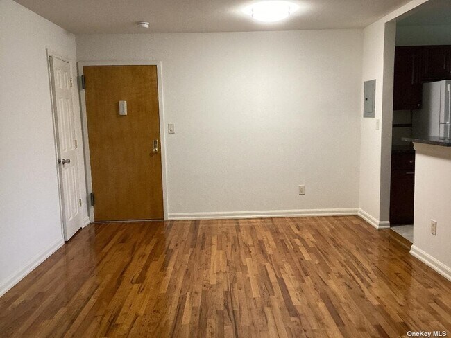 Building Photo - 29 Wildwood Gdns