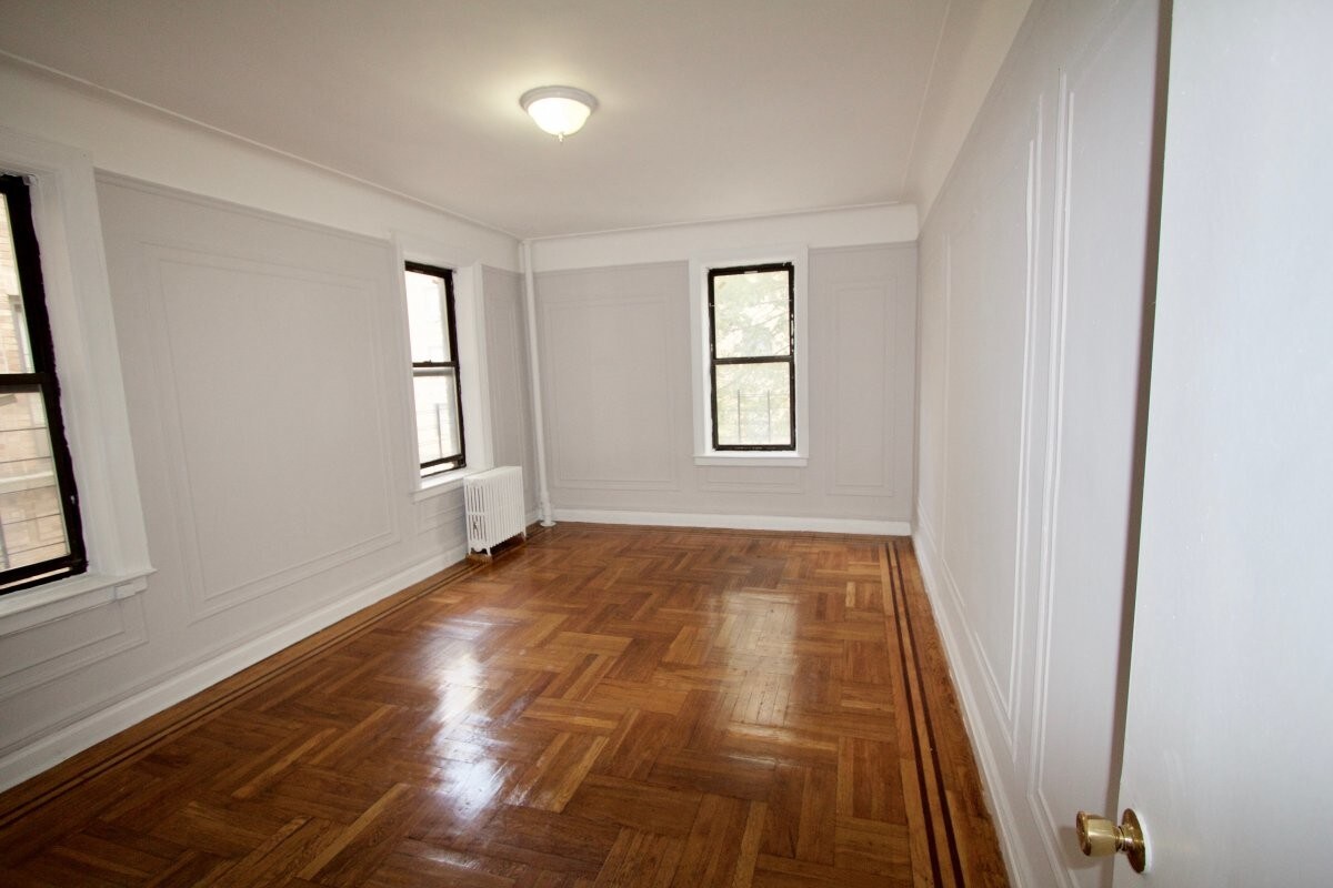 Primary Photo - 2160 Wallace Ave