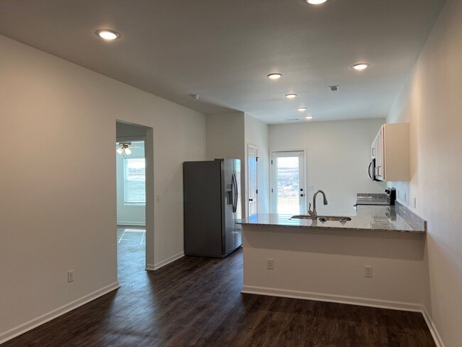 Building Photo - NEW 3 Bedroom Duplex In Duenweg, MO!