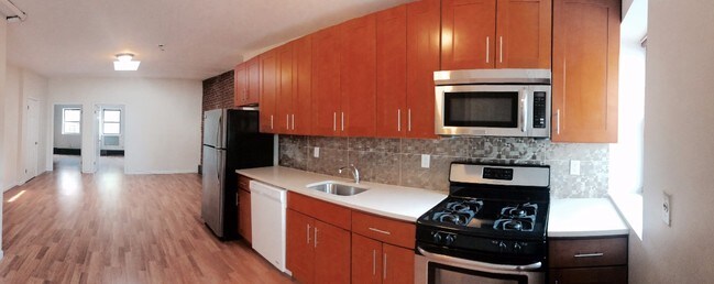 Building Photo - 212 Hoyt St