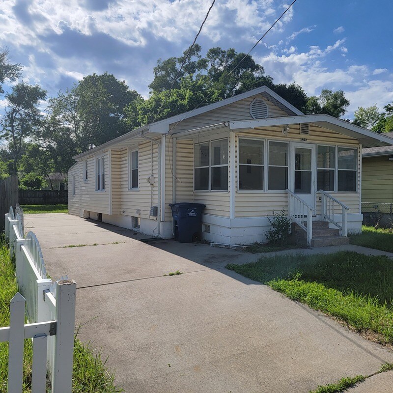 Foto principal - 1422 E 17th Ct