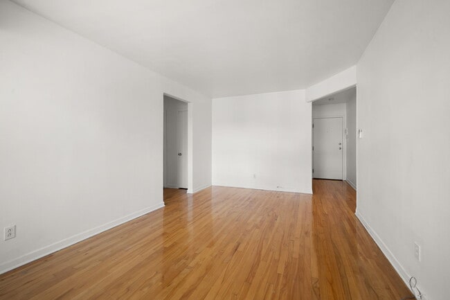 Building Photo - 2775 Av De Kent