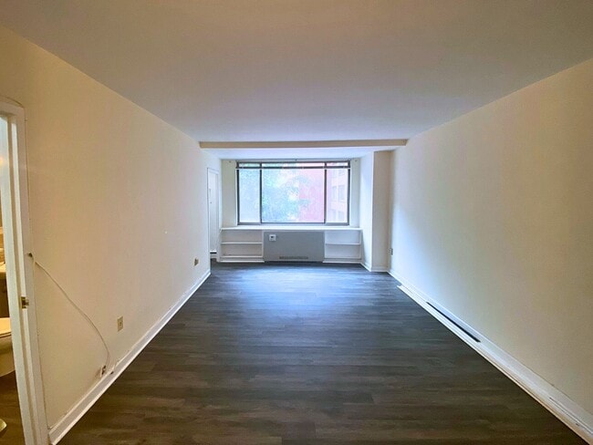 Building Photo - Great studio at River Place for $1600, ALL...