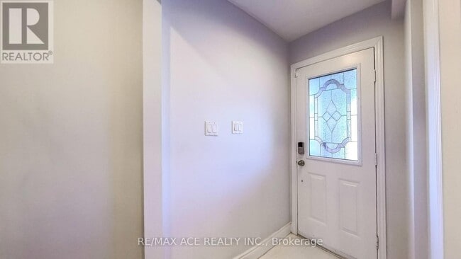 Building Photo - 2664 Castlebridge Dr