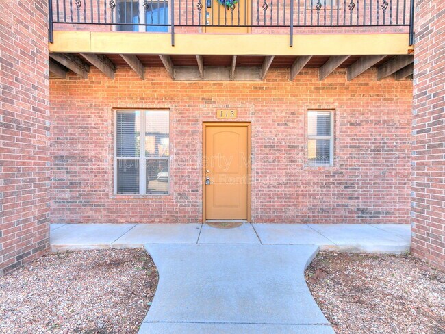 Building Photo - 1812 E Alameda St