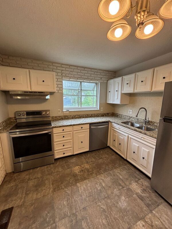 Foto del edificio - 2185 Cottontail Dr