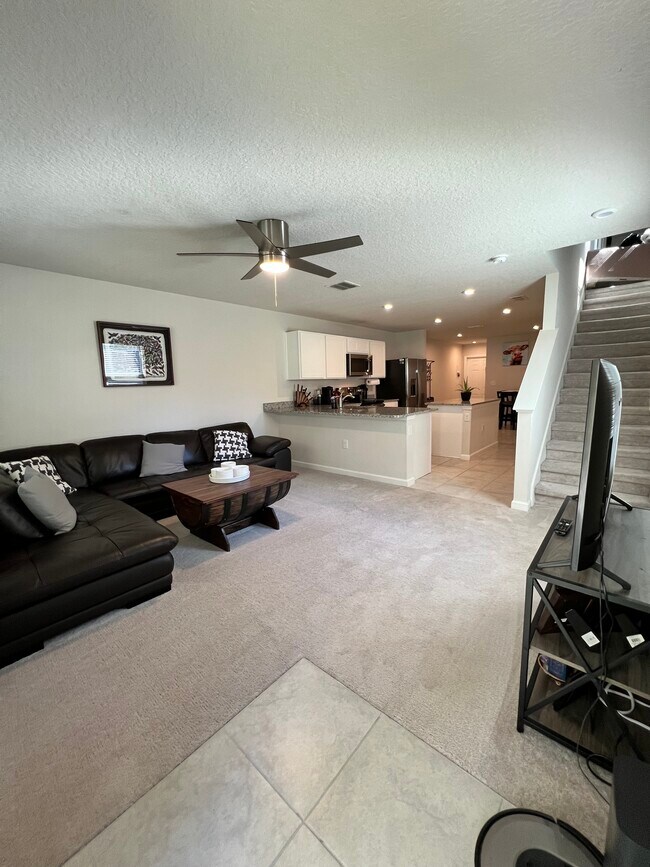 Building Photo - 5895 Creekside Crossing Dr