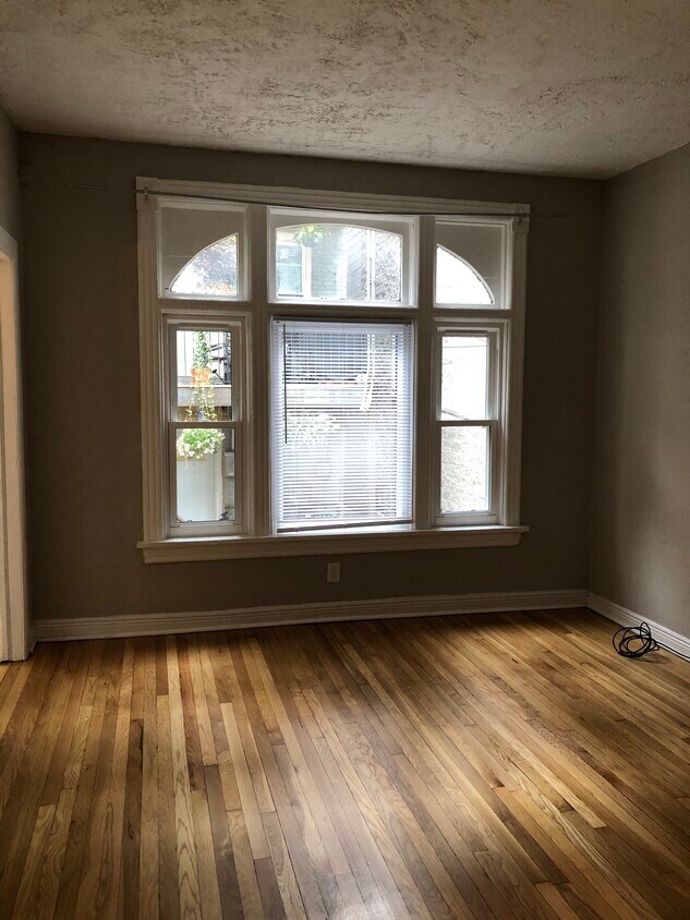 Foto principal - 2637 W Iowa St