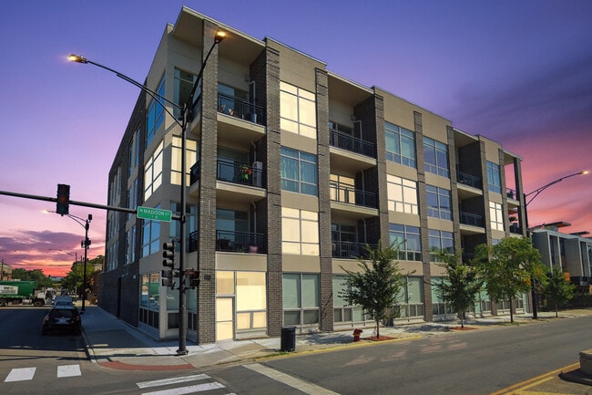 Building Photo - 5 N Oakley Blvd