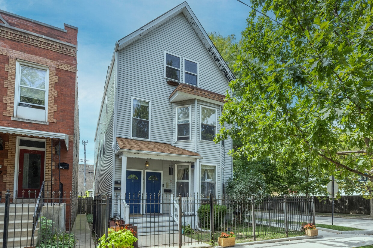 Primary Photo - 3258 N Oakley Ave
