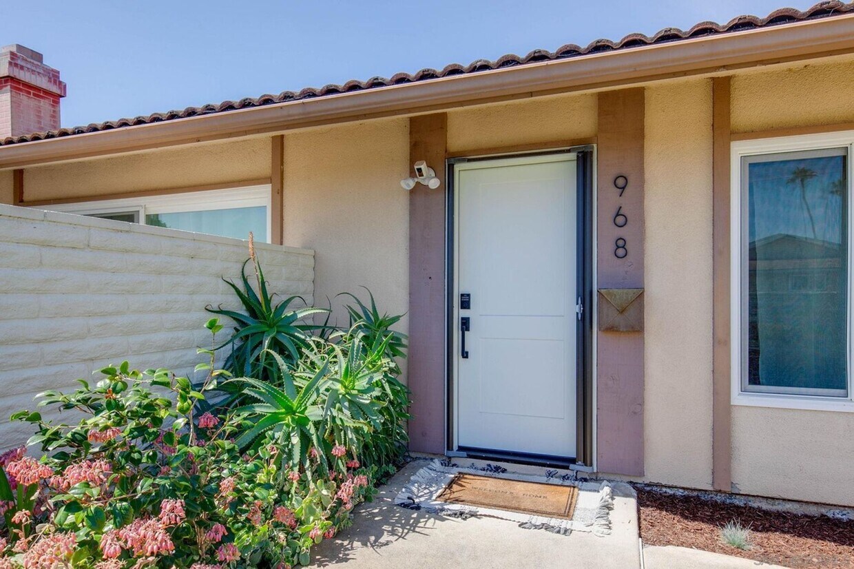 Primary Photo - Single Level Condo in Lake San Marcos