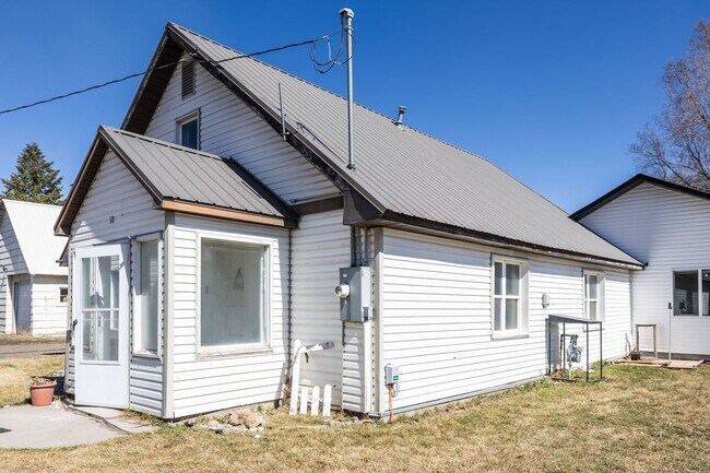 Foto del edificio - Cozy 4 Bedroom Home on large plot of land in Parker