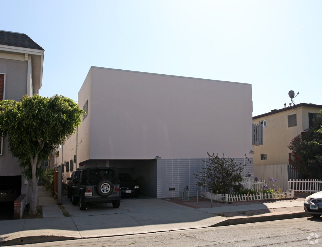 Primary Photo - 1440 Barry Ave