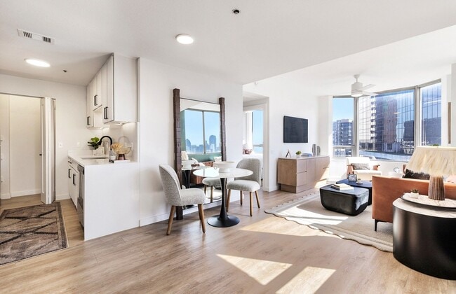 Building Photo - Whitney Uptown