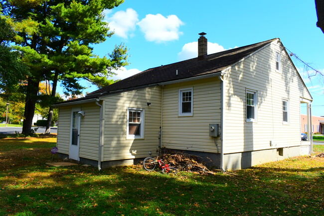 Building Photo - 338 S Parke St