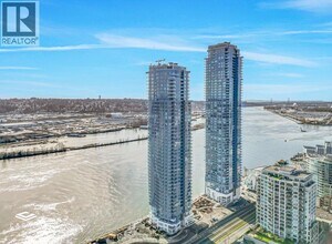 Building Photo - 660 Quayside Dr