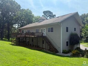 Building Photo - 1526 Circle Dr