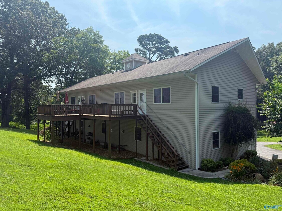 Primary Photo - 1526 Circle Dr