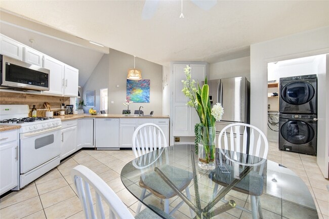 Building Photo - 7027 Brockington Dr