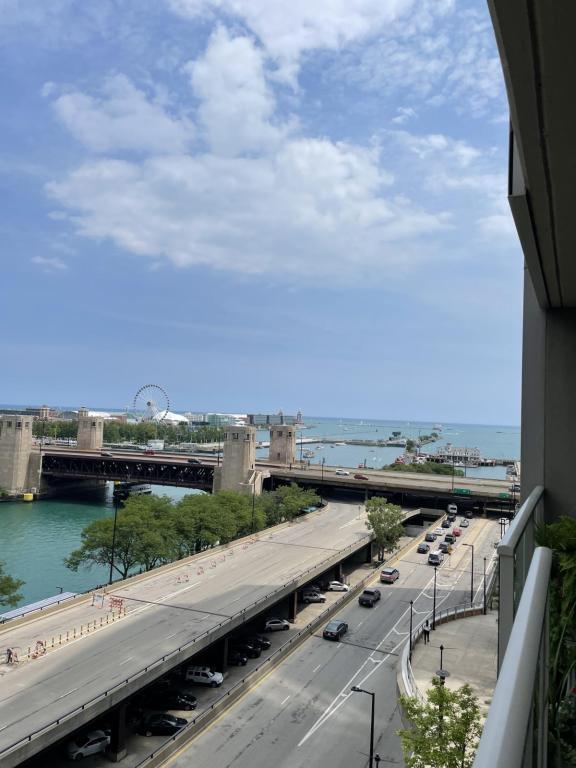 Foto del edificio - 420 E Waterside Dr