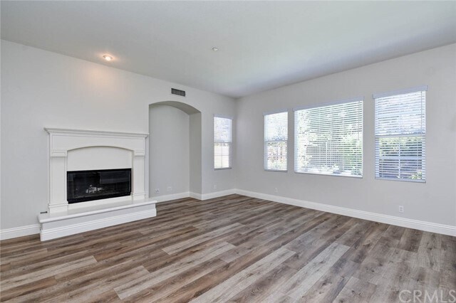 Foto del edificio - 48 Langford Ln