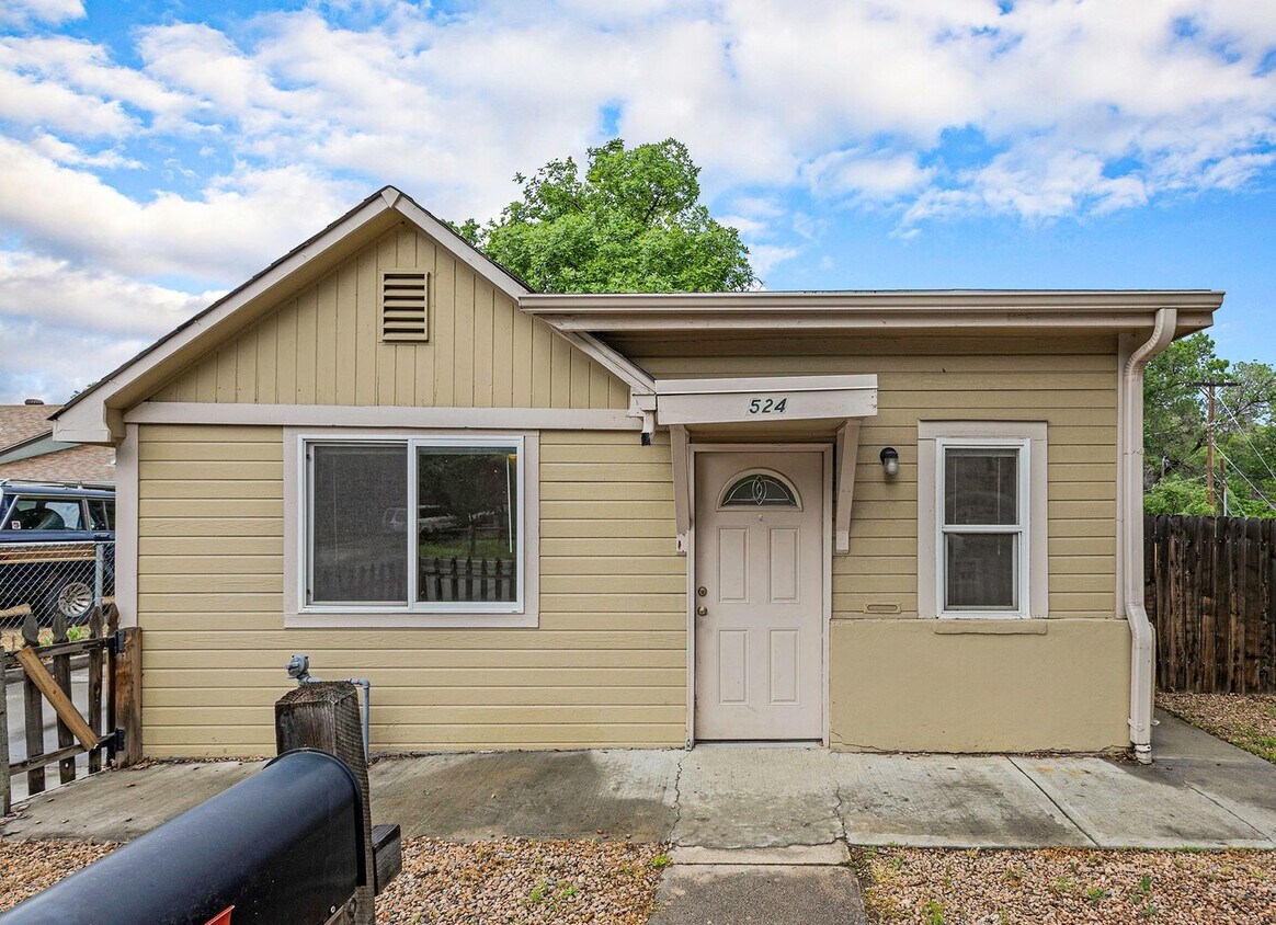 Primary Photo - Single Family home, 2 Beds 1 Bath close to...