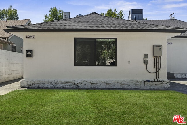 Building Photo - 16042 Knapp St