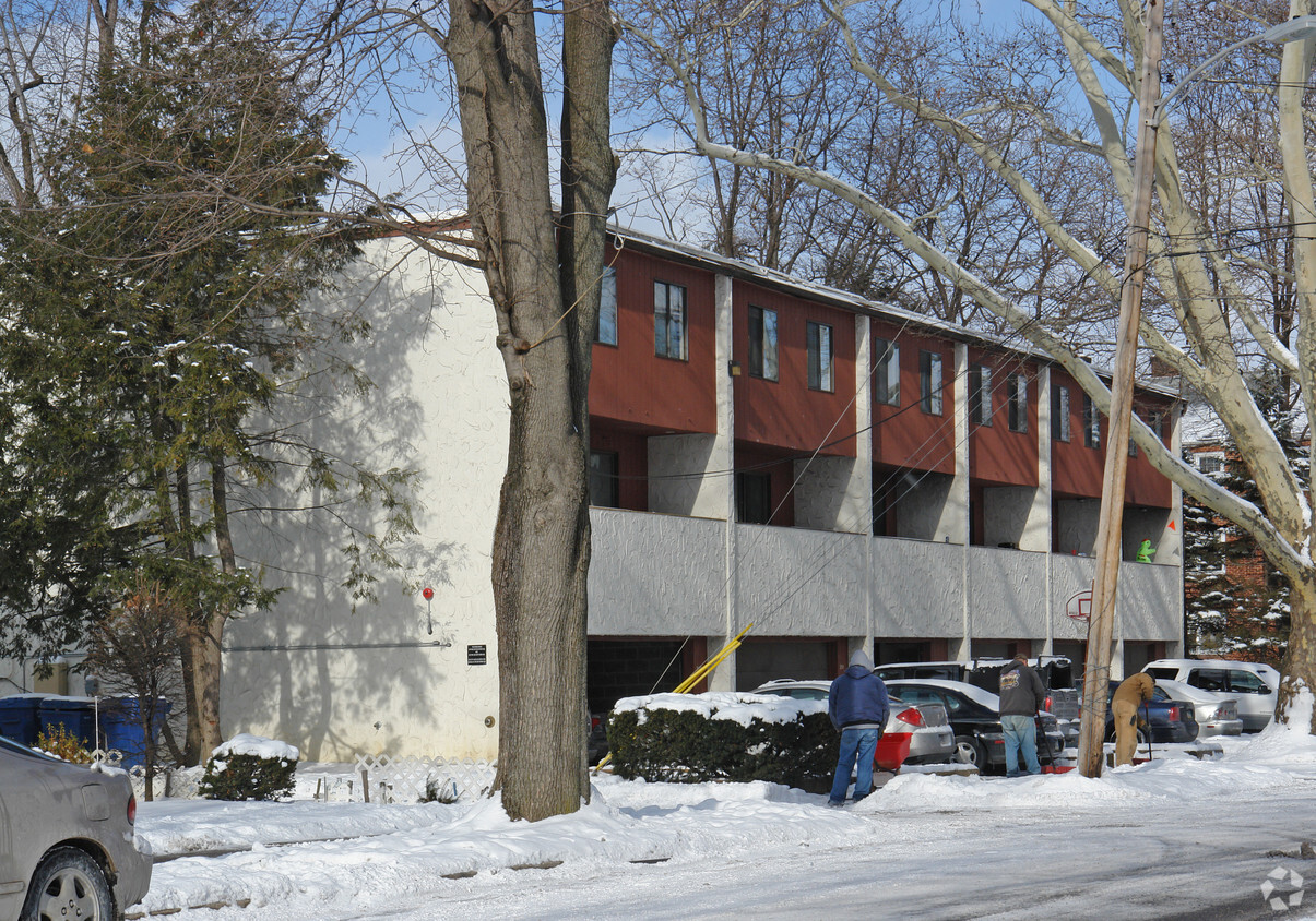 Building Photo - The Commons