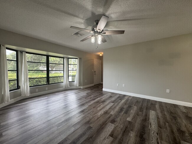 Foto del edificio - 641 Southland Rd