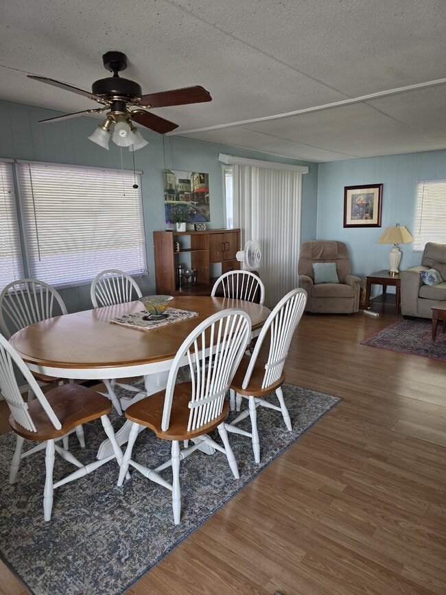 Building Photo - Completely furnished Mobile Home in Tarpon...