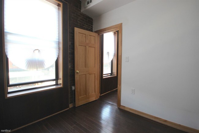 Foto del edificio - 1 br, 1 bath  - 295 Greene Ave 1