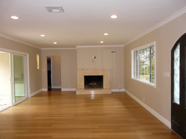 Building Photo - 13046 Greenleaf St