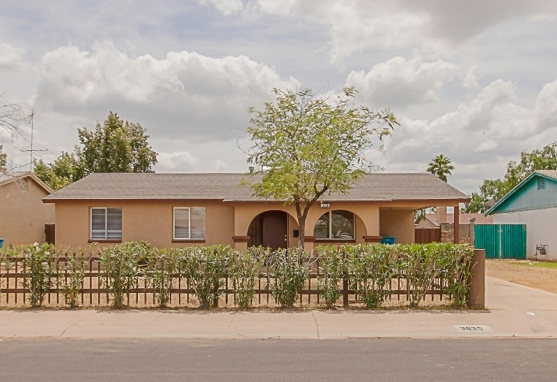 Foto principal - 3635 E Ludlow Dr