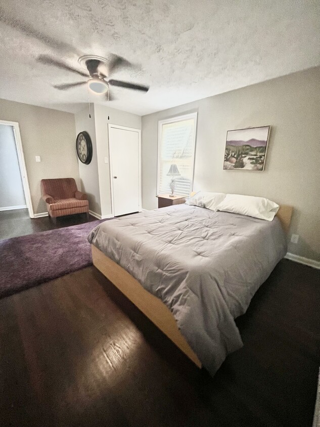Primary Photo - 1518 Columbia Cir
